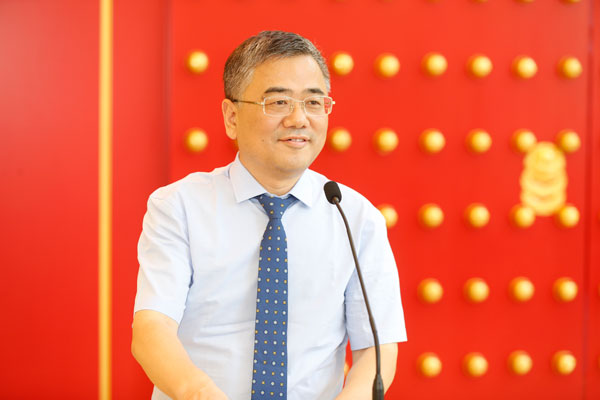 董事長簡介(圖1)