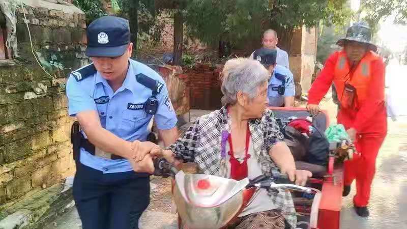 河南抗洪救災中的“工大科雅”力量(圖2) 河南抗洪救災中的“工大科雅”力量(圖2)